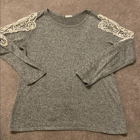 Grey shirt - Picture 1 of 2